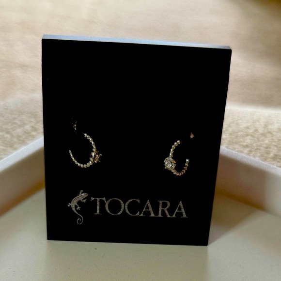 Tocara Evelyn Silver Crescent Hoop Earrings - New - Picture 1 of 1
